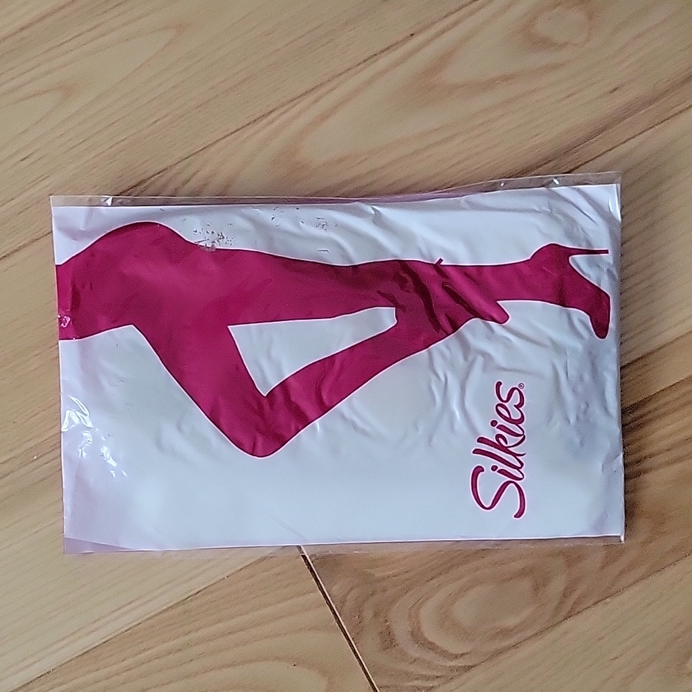 6 Pairs of Silkies Pantyhose Ultra Total Leg Control